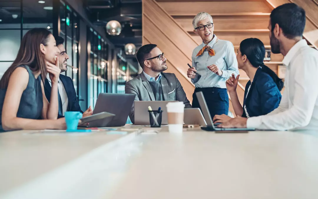 How to Run a Productive Sales Meeting [7 Tips]