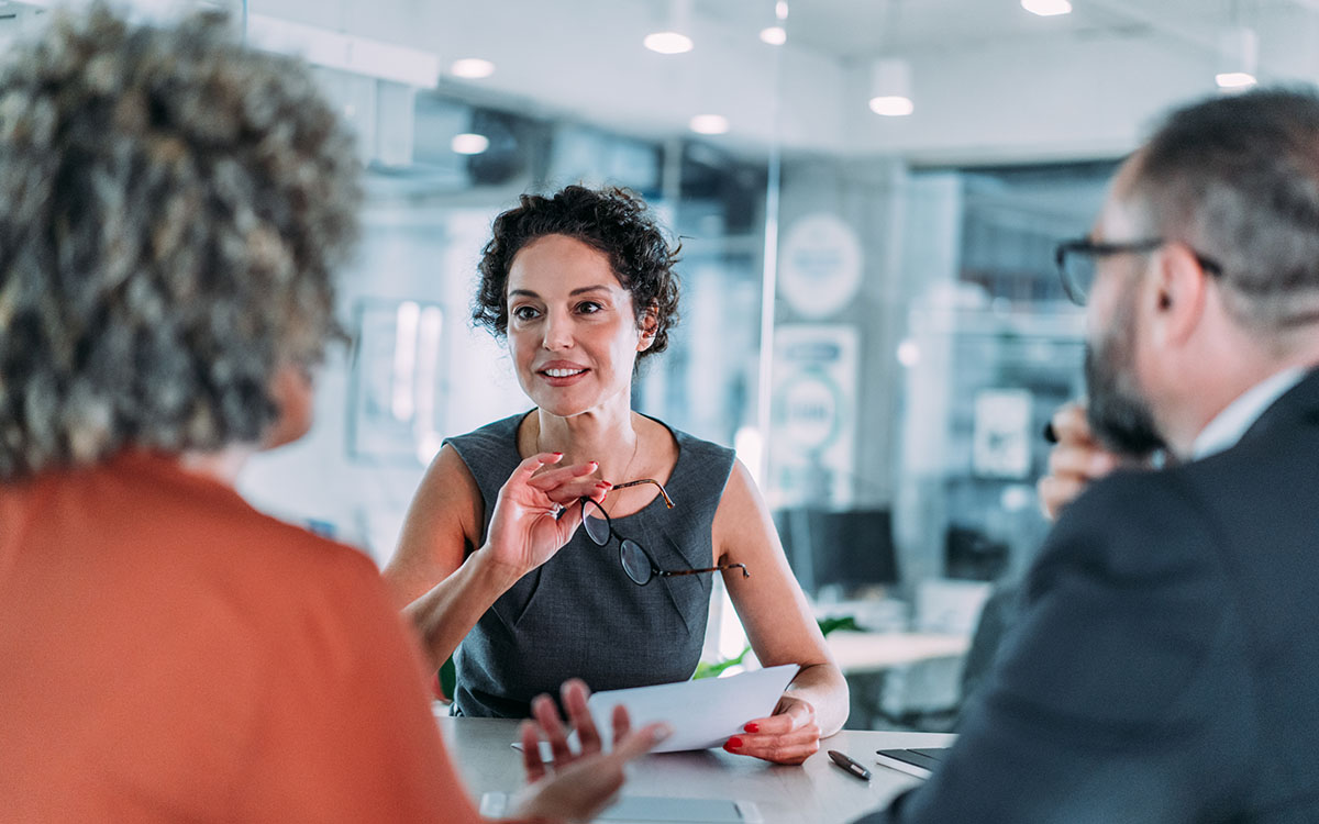 how to become a trusted advisor in sales